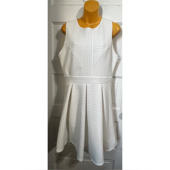 White A Line Sleeveless Dress - Picture 1 of 5